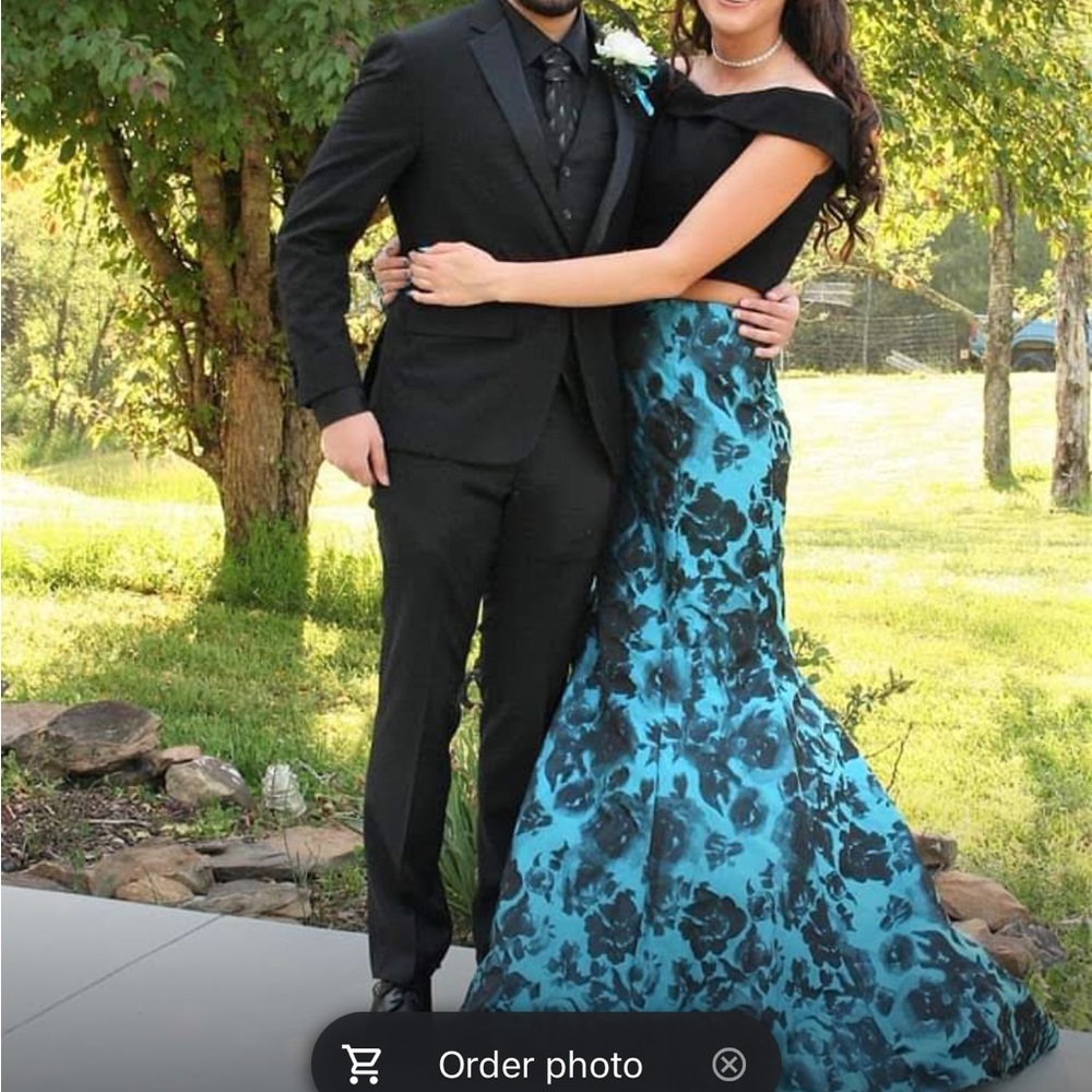 Gorgeous prom dress 2 piece size 6.
